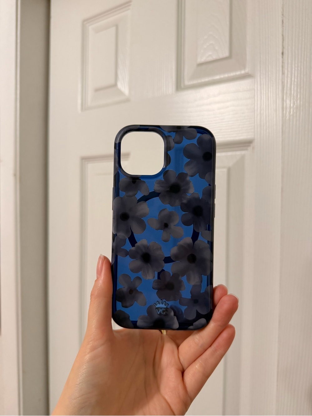 Velvet Caviar Midnight Blossom iPhone 15 MagSafe Case